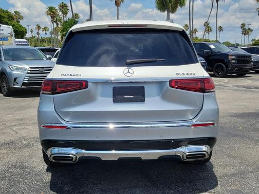 Cirrus Silver Metallic 2022 Mercedes-Benz Maybach GLS 600 4MATIC