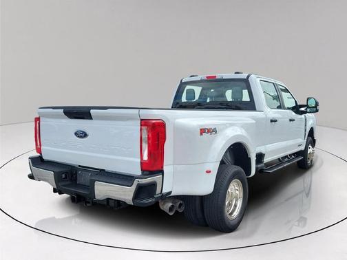 Oxford White 2024 Ford F-350 XL