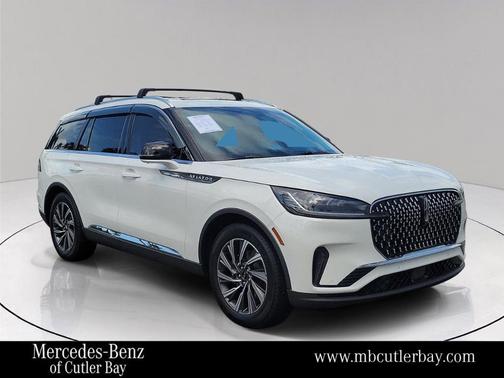White Metallic 2026 Lincoln Aviator Premiere