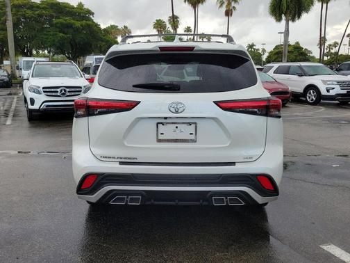 Blizzard Pearl 2021 Toyota Highlander XLE