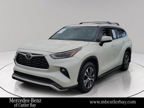 Blizzard Pearl 2021 Toyota Highlander XLE