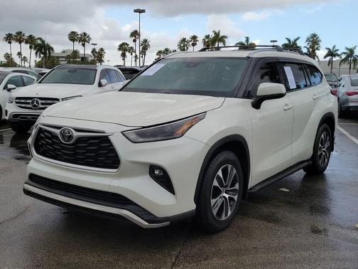 Blizzard Pearl 2021 Toyota Highlander XLE