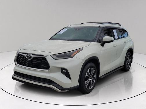 Blizzard Pearl 2021 Toyota Highlander XLE