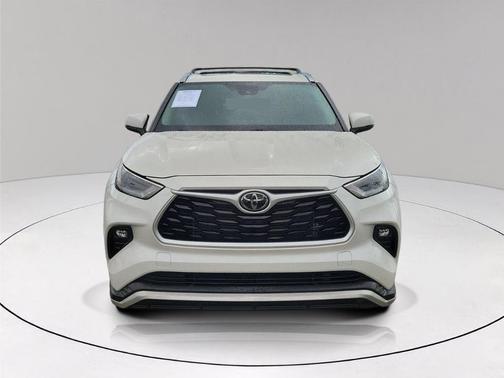Blizzard Pearl 2021 Toyota Highlander XLE