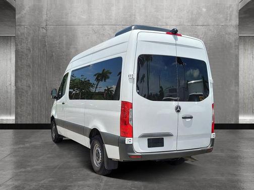 2022 Mercedes-Benz Sprinter 1500 144 WB Standard Roof Passenger