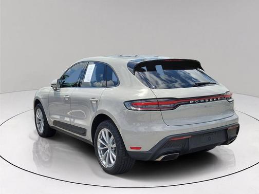 Chalk 2024 Porsche Macan Base