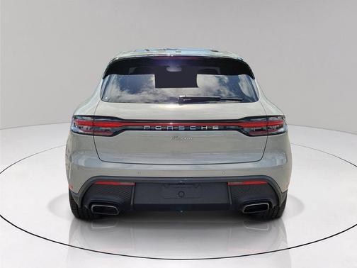 Chalk 2024 Porsche Macan Base