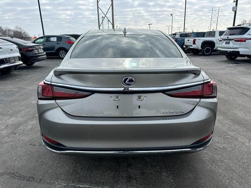 2021 Lexus ES 300h Base