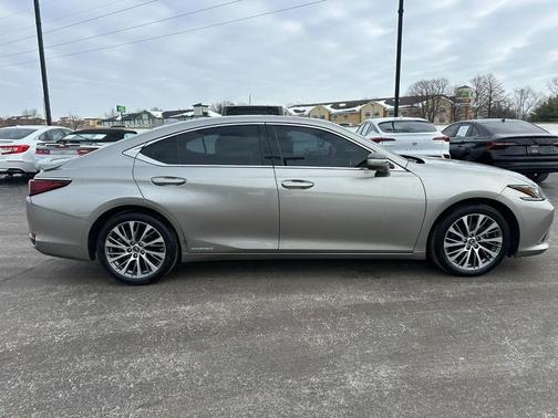 2021 Lexus ES 300h Base