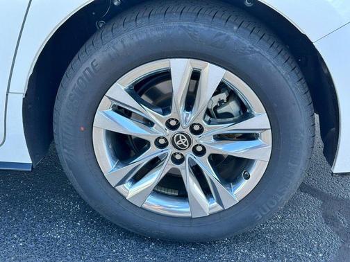 Pearl 2025 Toyota Sienna Limited