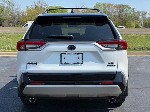 2024 Toyota RAV4 Hybrid SE