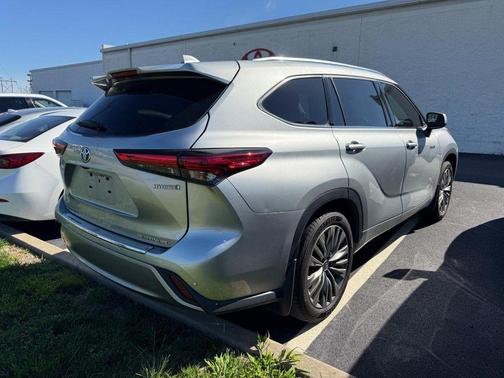 Celestial Silver Metallic 2020 Toyota Highlander Hybrid Platinum