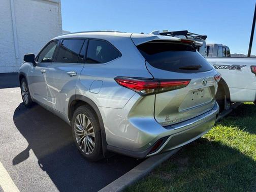 Celestial Silver Metallic 2020 Toyota Highlander Hybrid Platinum