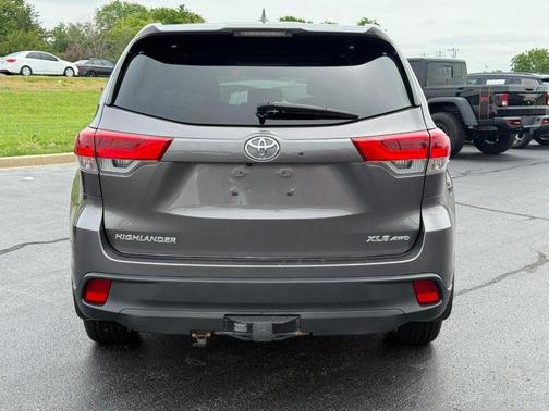 Predawn Gray Mica 2018 Toyota Highlander XLE