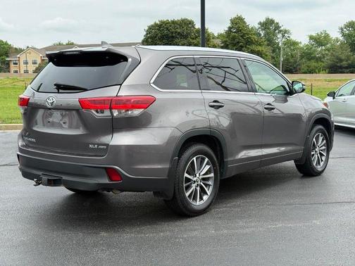 Predawn Gray Mica 2018 Toyota Highlander XLE