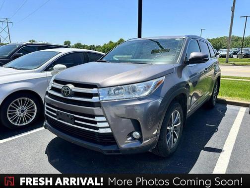 Predawn Gray Mica 2018 Toyota Highlander XLE