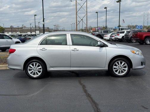 Classic Silver Metallic 2009 Toyota Corolla LE