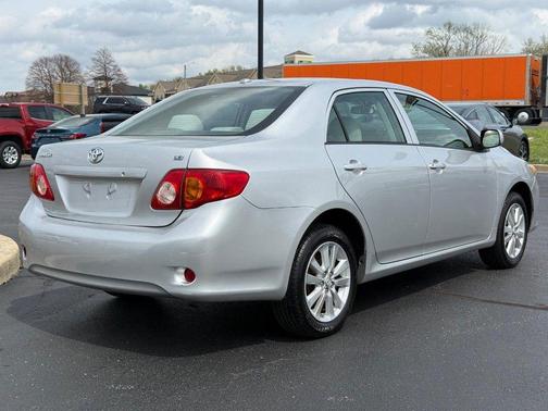 Classic Silver Metallic 2009 Toyota Corolla LE