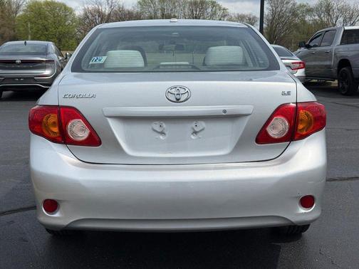 Classic Silver Metallic 2009 Toyota Corolla LE