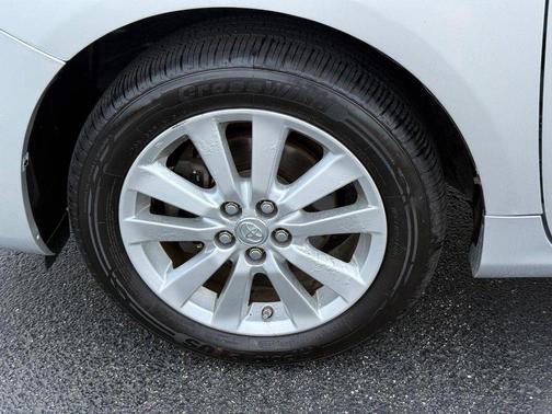 Classic Silver Metallic 2009 Toyota Corolla LE