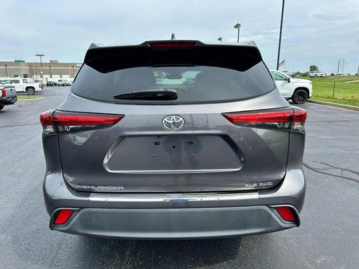 Magnetic Gray Metallic 2020 Toyota Highlander XLE
