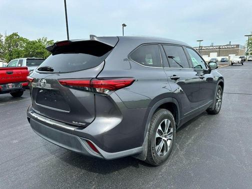 Magnetic Gray Metallic 2020 Toyota Highlander XLE