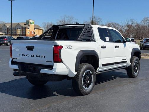 Ice 2025 Toyota Tacoma Hybrid TRD Off Road
