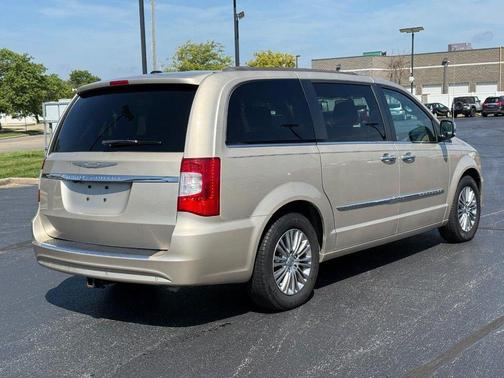 Cashmere/Sandstone Pearlcoat 2014 Chrysler Town & Country Touring-L