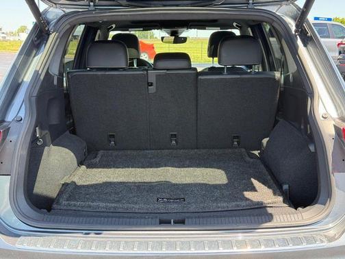 Platinum Gray Metallic 2022 Volkswagen Tiguan 2.0T SE R-Line Black 4MOTION
