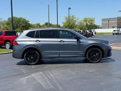Platinum Gray Metallic 2022 Volkswagen Tiguan 2.0T SE R-Line Black 4MOTION