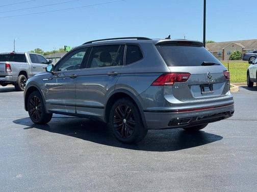 Platinum Gray Metallic 2022 Volkswagen Tiguan 2.0T SE R-Line Black 4MOTION