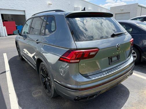 Platinum Gray Metallic 2022 Volkswagen Tiguan 2.0T SE R-Line Black 4MOTION