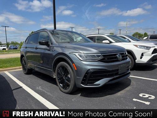 Platinum Gray Metallic 2022 Volkswagen Tiguan 2.0T SE R-Line Black 4MOTION