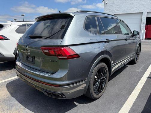 Platinum Gray Metallic 2022 Volkswagen Tiguan 2.0T SE R-Line Black 4MOTION