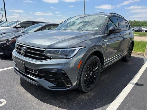 Platinum Gray Metallic 2022 Volkswagen Tiguan 2.0T SE R-Line Black 4MOTION