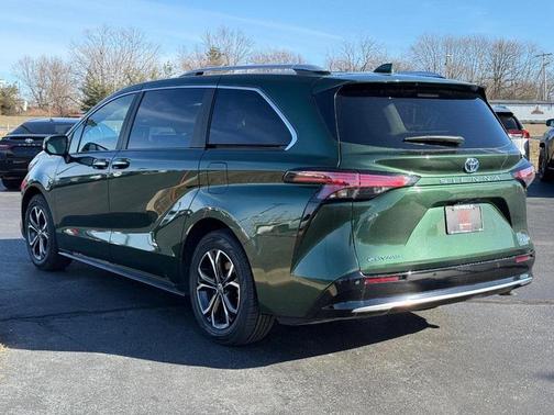 2025 Toyota Sienna Platinum