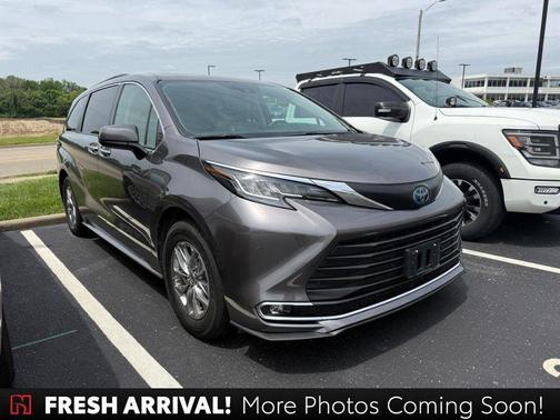 Predawn Gray Mica 2022 Toyota Sienna XLE