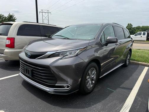 Predawn Gray Mica 2022 Toyota Sienna XLE