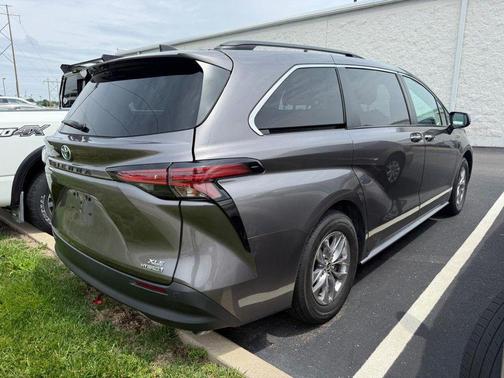 Predawn Gray Mica 2022 Toyota Sienna XLE