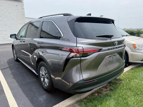 Predawn Gray Mica 2022 Toyota Sienna XLE