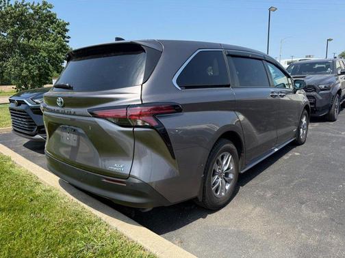 Predawn Gray Mica 2021 Toyota Sienna XLE 7 Passenger