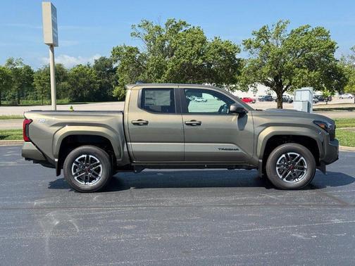 Bronze 2026 Toyota Tacoma TRD Sport