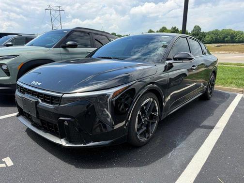 Aurora Black Pearl 2025 Kia K4 GT-Line