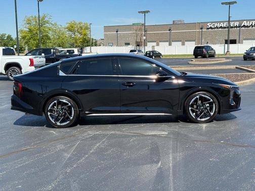Aurora Black Pearl 2025 Kia K4 GT-Line