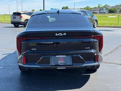 Aurora Black Pearl 2025 Kia K4 GT-Line