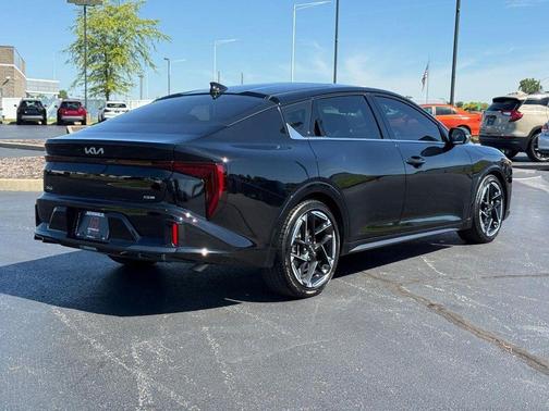 Aurora Black Pearl 2025 Kia K4 GT-Line