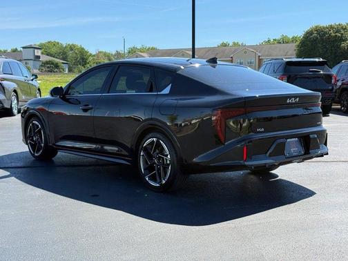 Aurora Black Pearl 2025 Kia K4 GT-Line
