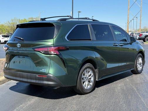 2022 Toyota Sienna XLE