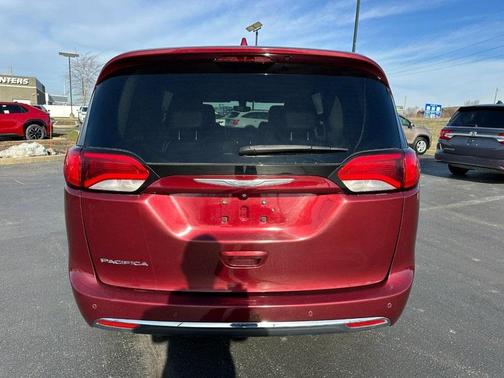 2018 Chrysler Pacifica Touring-L