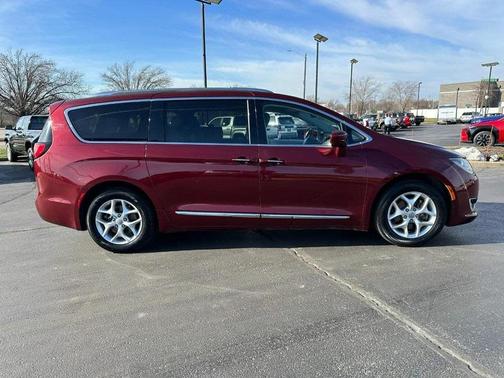 2018 Chrysler Pacifica Touring-L
